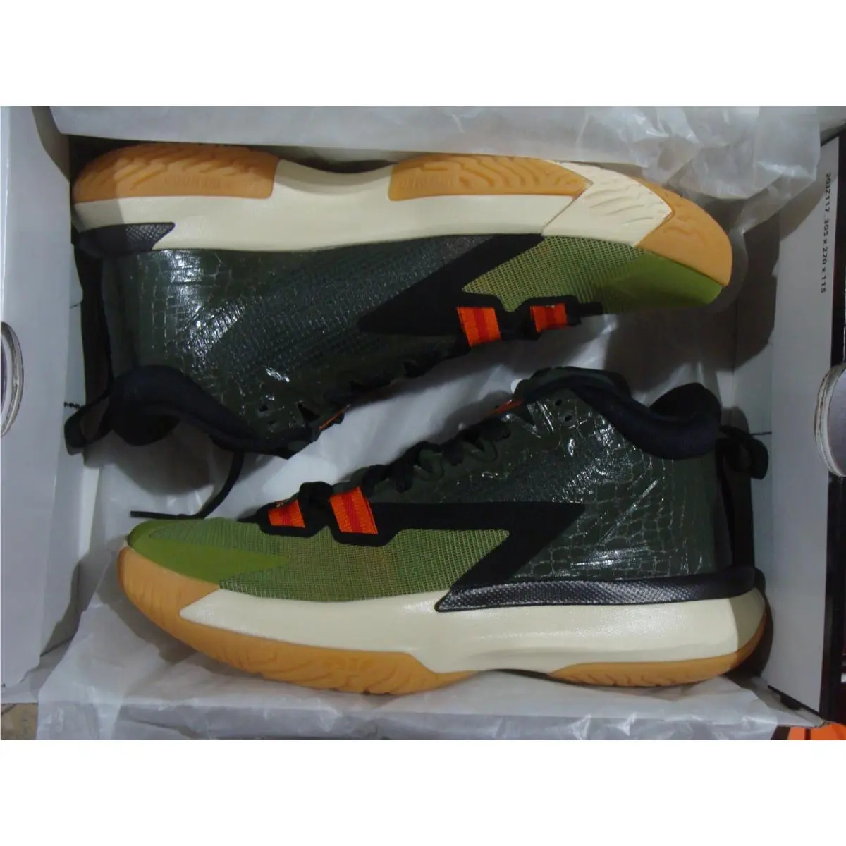 Nike shoes - CARBON GREEN/BLACK ASPARAGUS 6