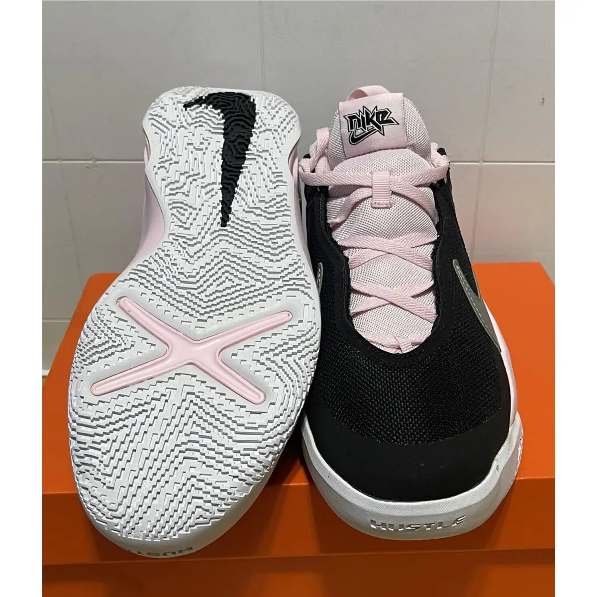 Nike shoes - Nike Team Hustle D 10 - Black/ pink 3