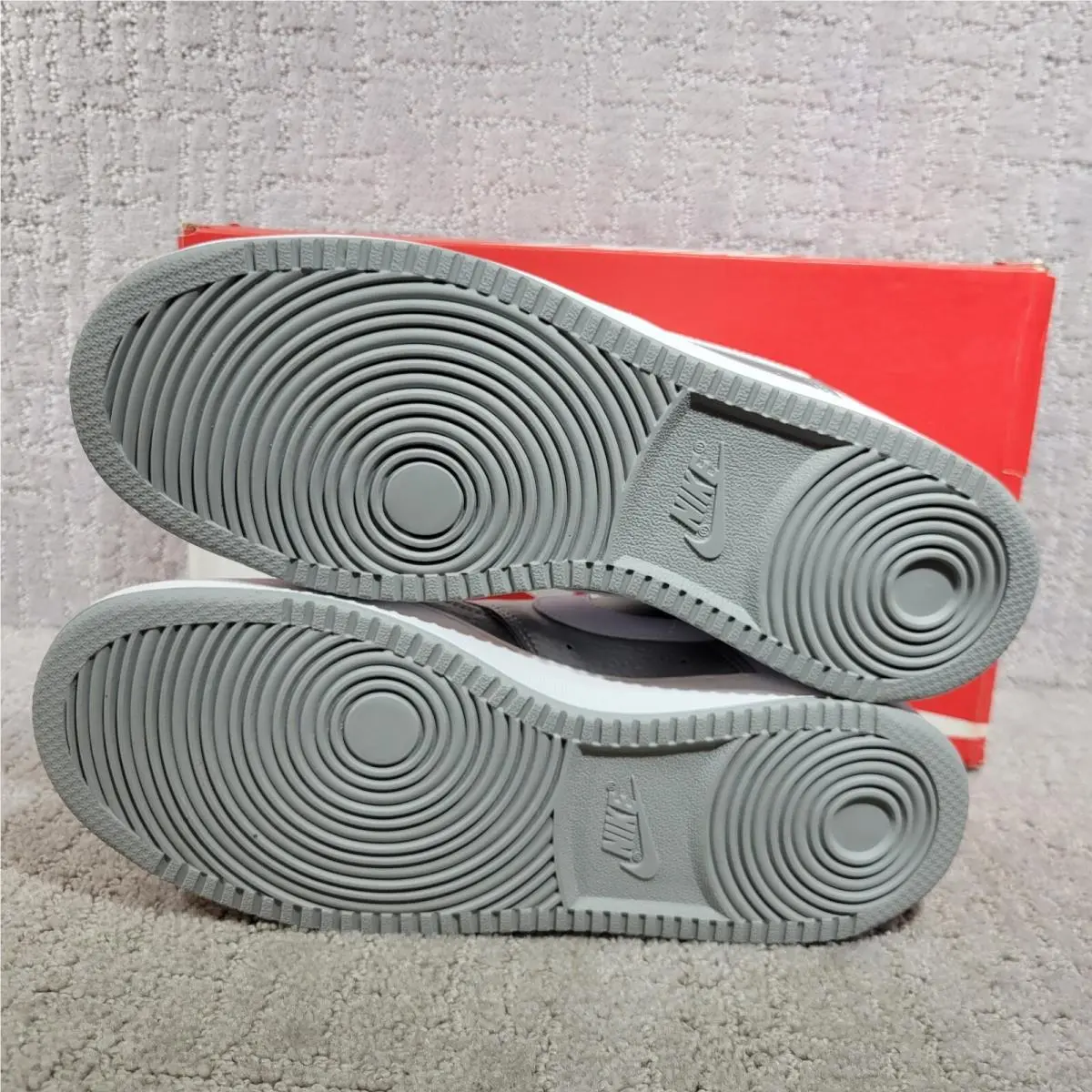 Nike shoes - White Silver 7
