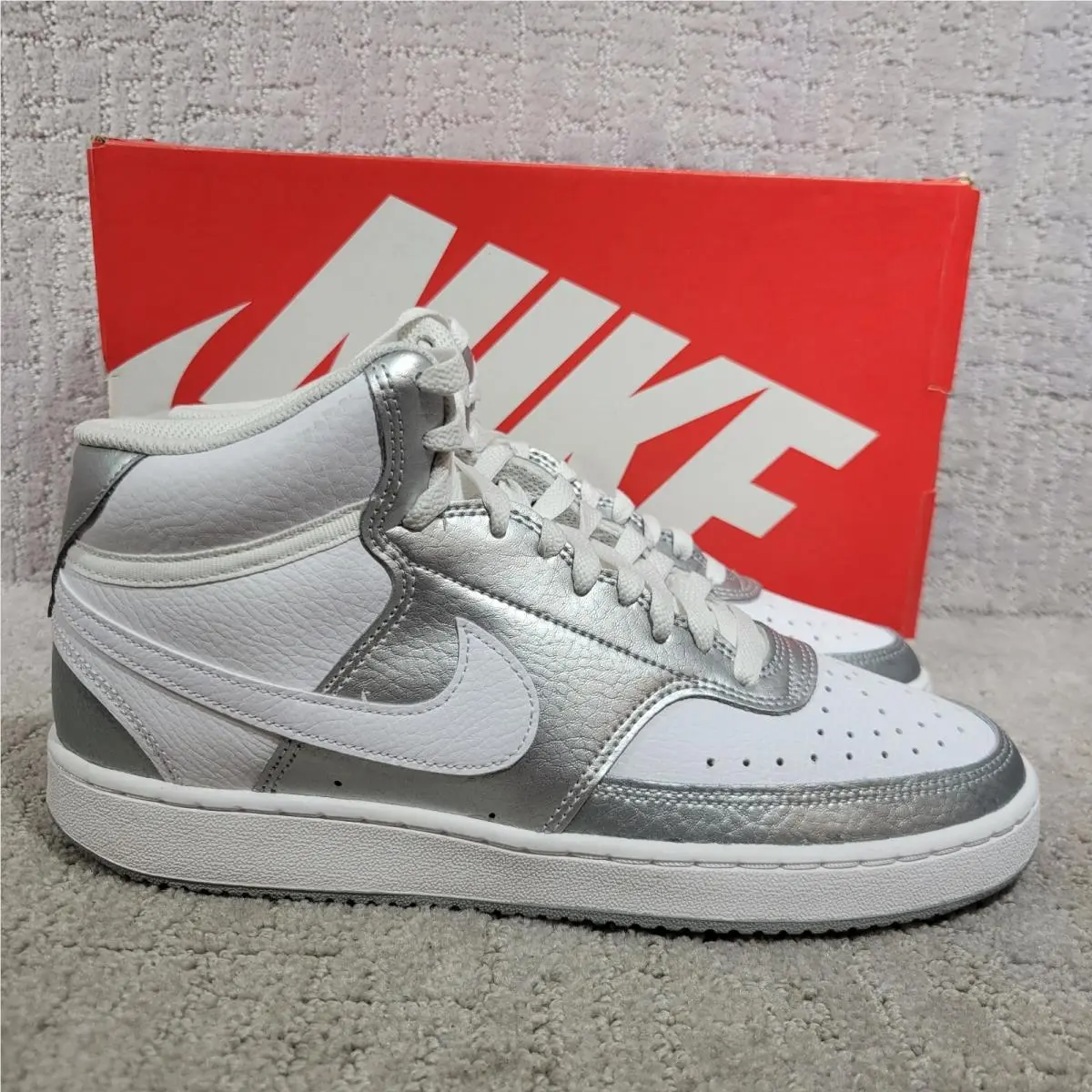 Nike shoes - White Silver 4