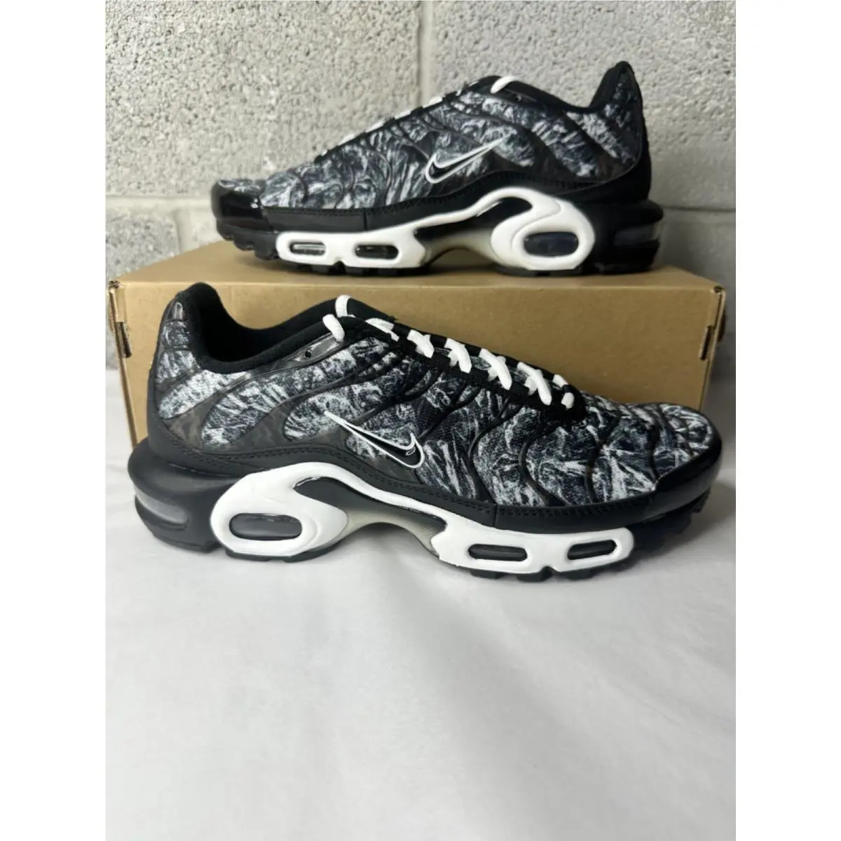 Nike shoes - Nike Air Max Plus - Air Max Plus - DO6384-001 - Black 0