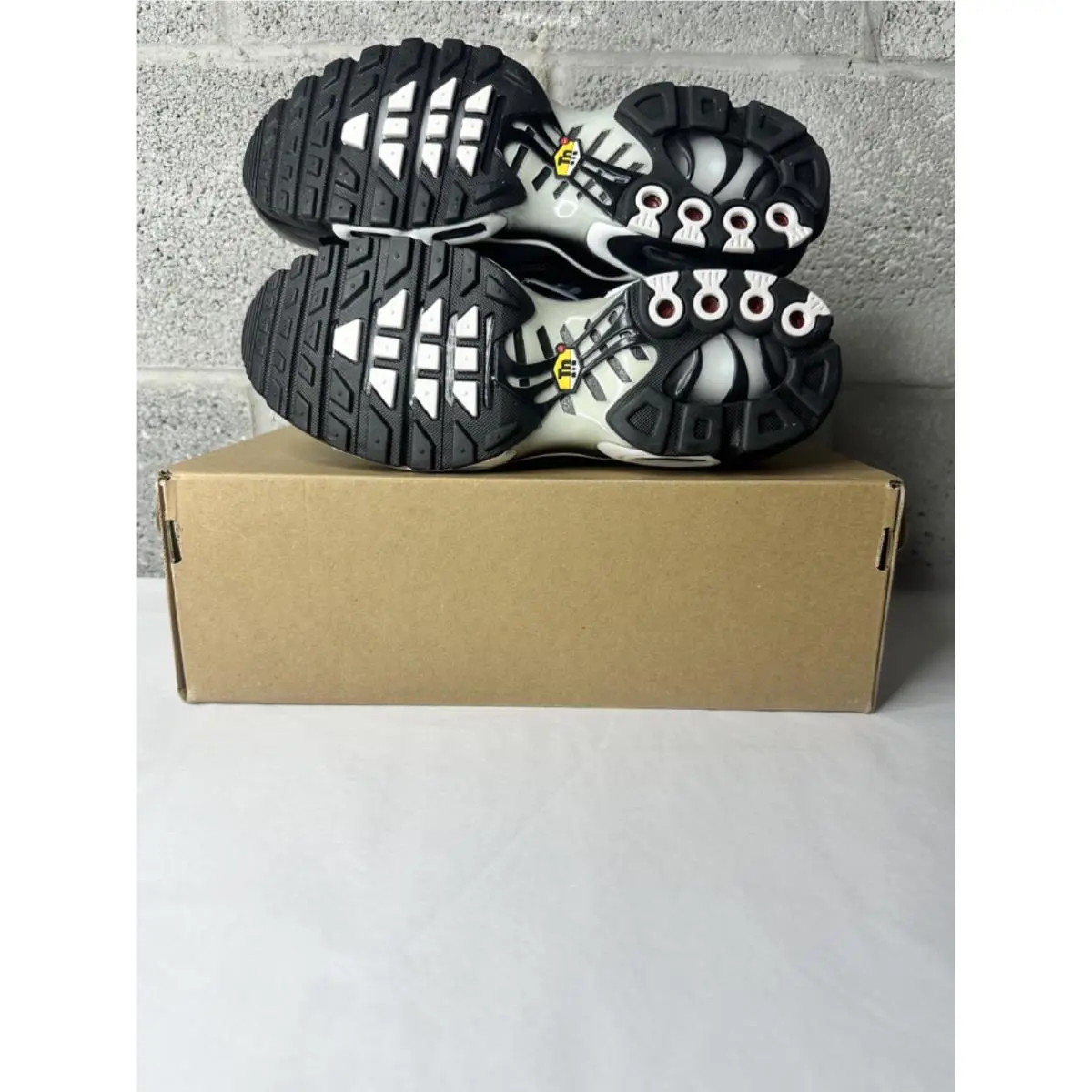 Nike shoes - Nike Air Max Plus - Air Max Plus - DO6384-001 - Black 3