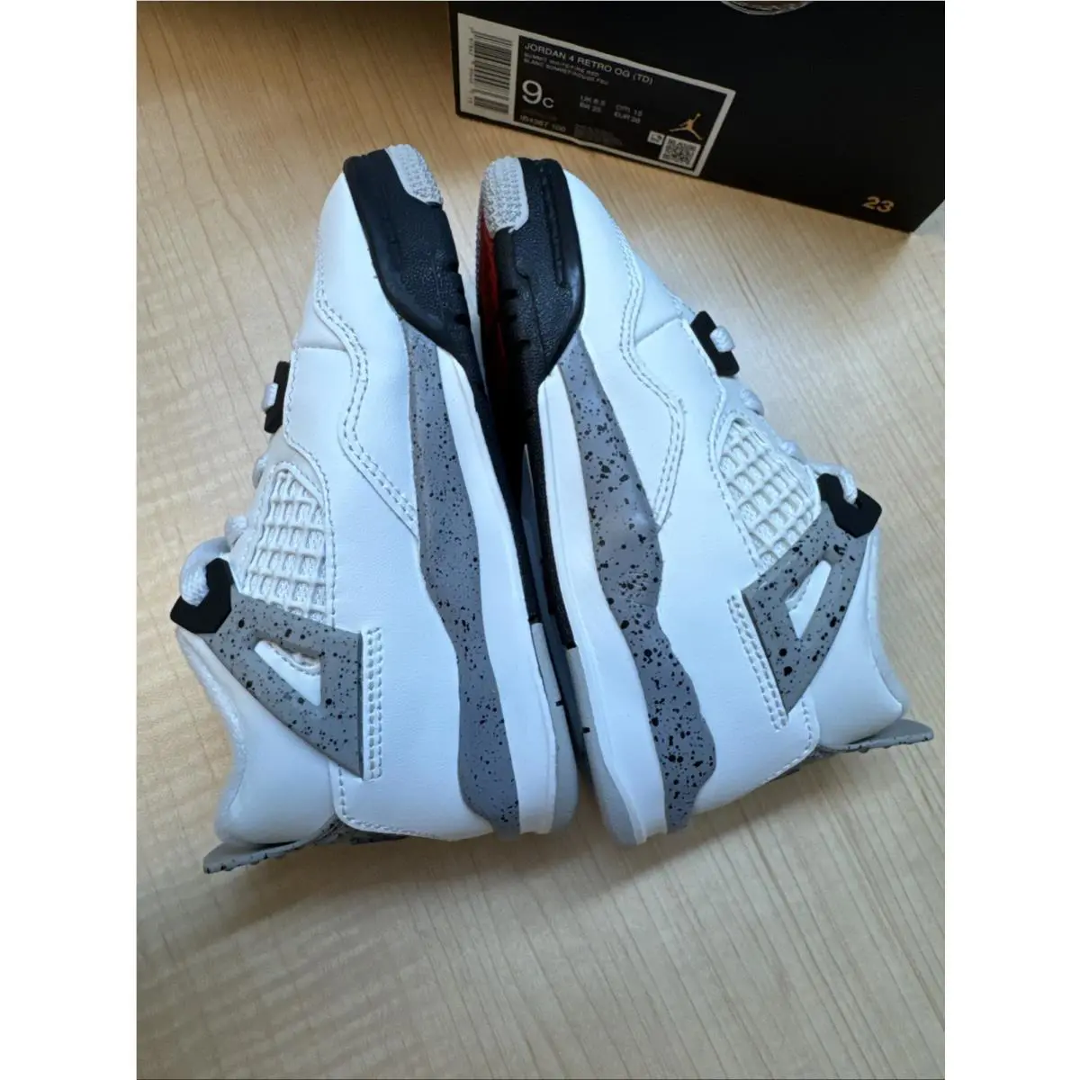 Nike shoes - Air Jordan 4 - Air - White 1