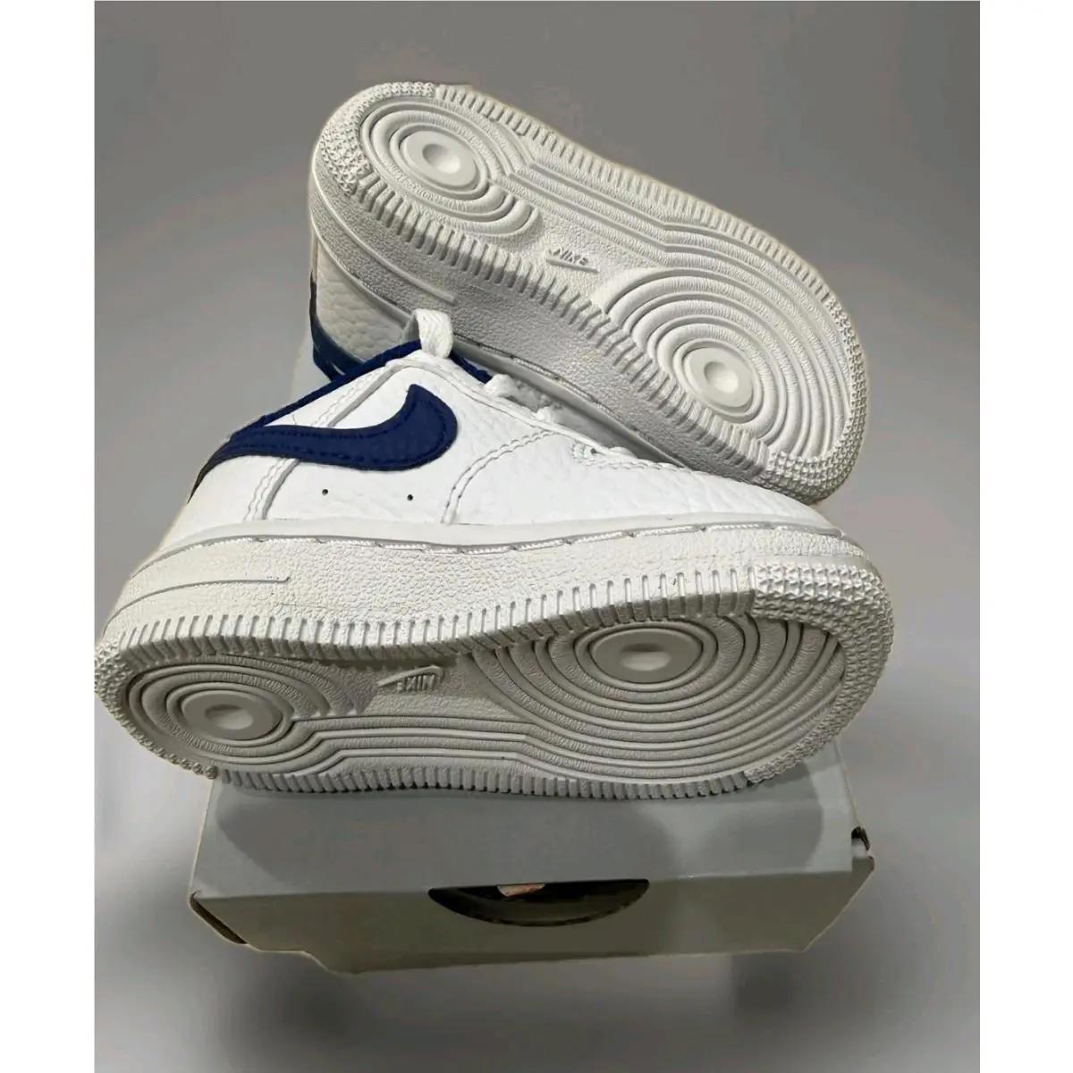 Nike shoes - White 2