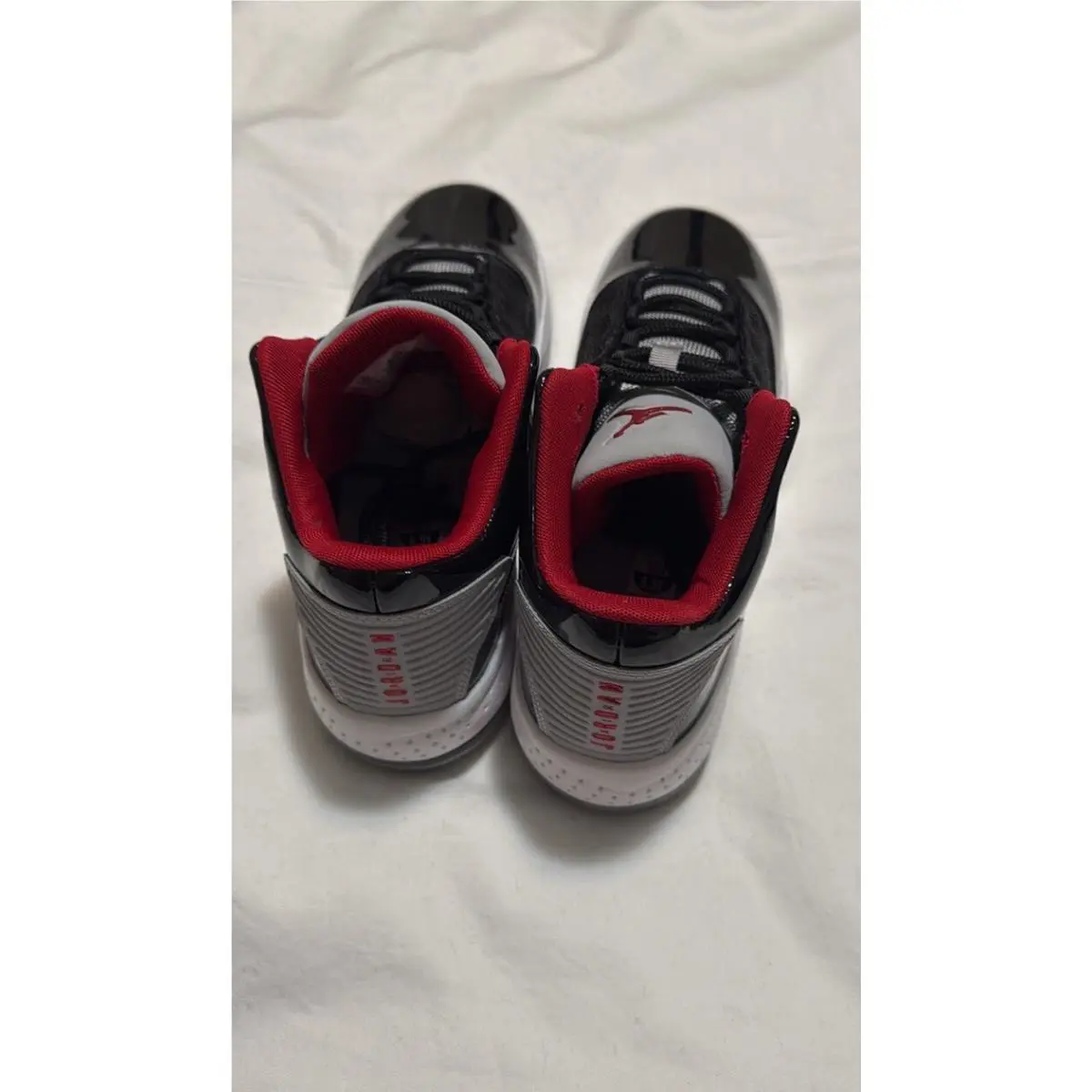 Nike shoes - Jordan Max Aura - Max Aura - Black/Gym Red-White-Wolf Grey (UPC: 194494902794) 0