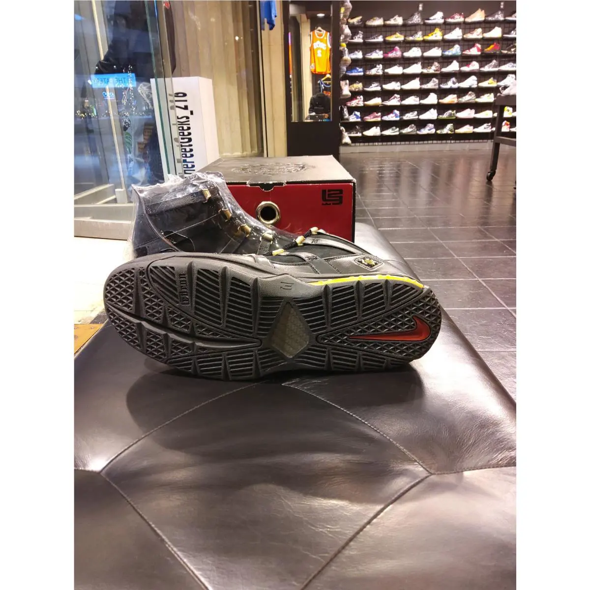 Nike shoes - Nike Zoom LeBron 3 - Zoom LeBron - 312147-006 - Black 2