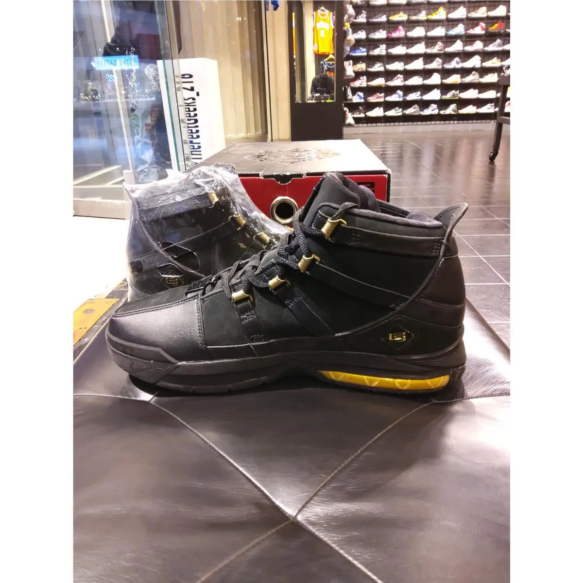 Nike shoes - Nike Zoom LeBron 3 - Zoom LeBron - 312147-006 - Black 3
