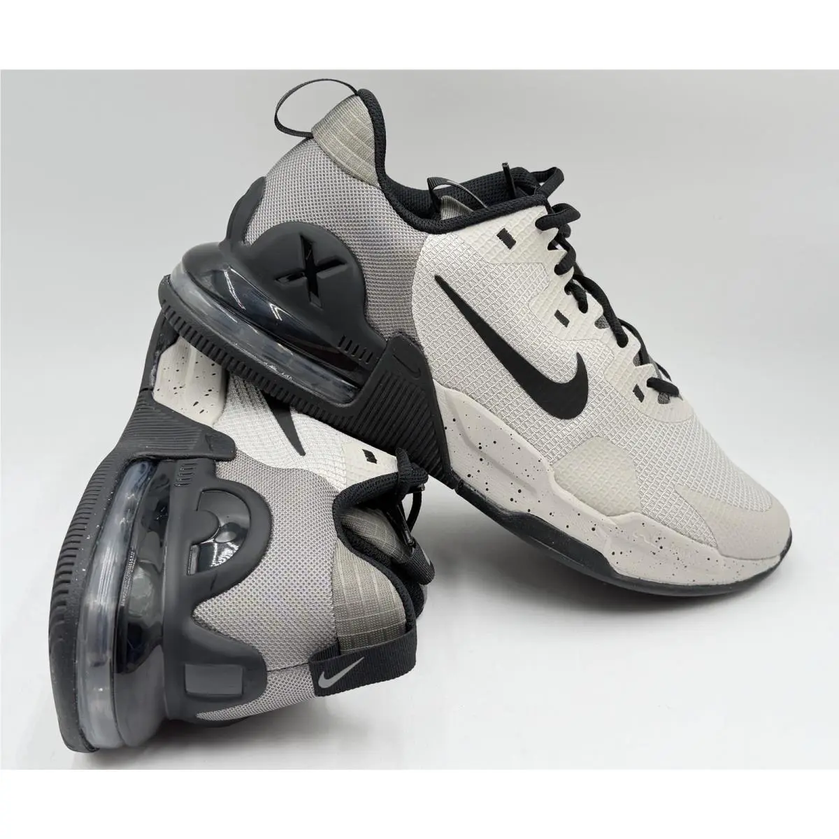 Nike shoes  - black / white 4