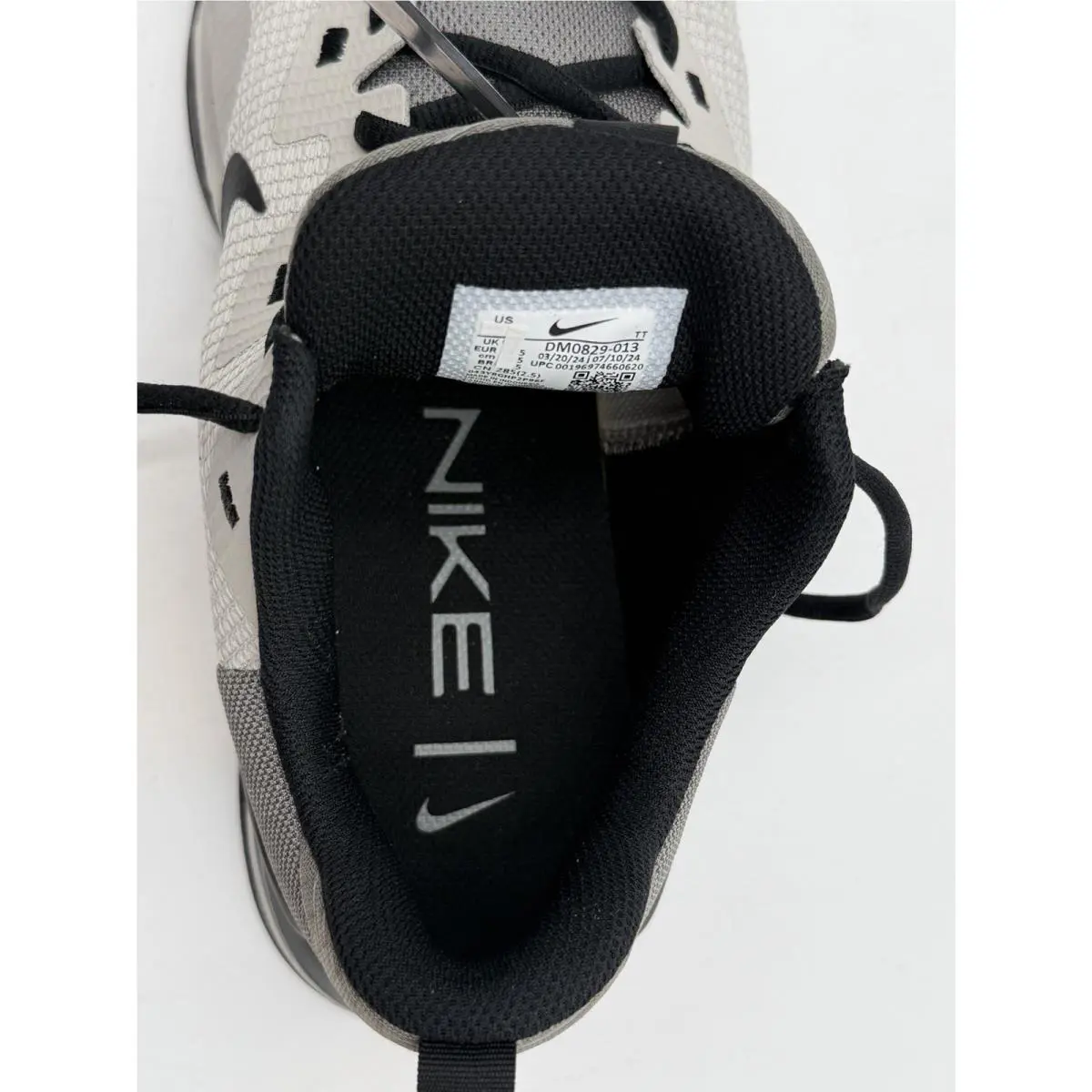 Nike shoes  - black / white 6