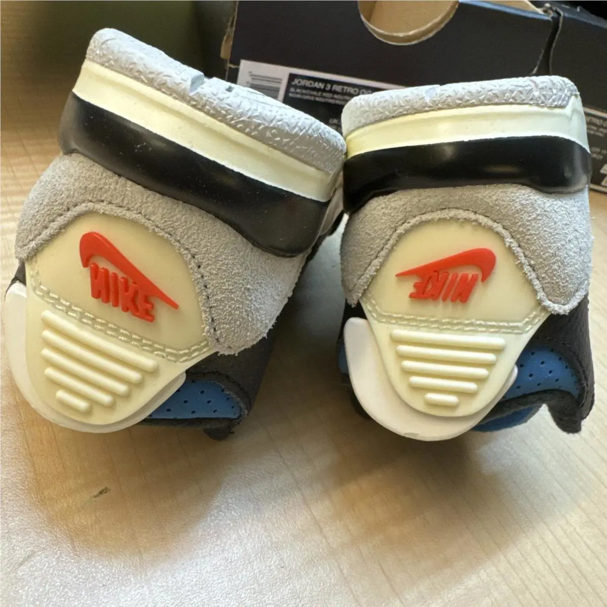 Nike shoes - Air Jordan 3 - Air - Black 4