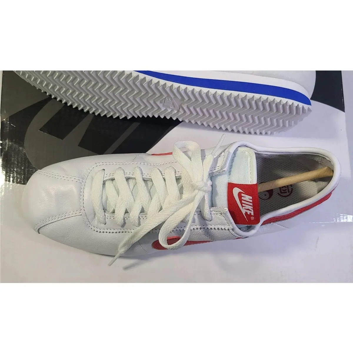 Nike shoes - White 3