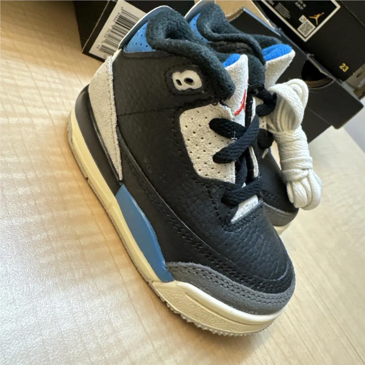 Nike shoes - Air Jordan 3 - Air - Black 4
