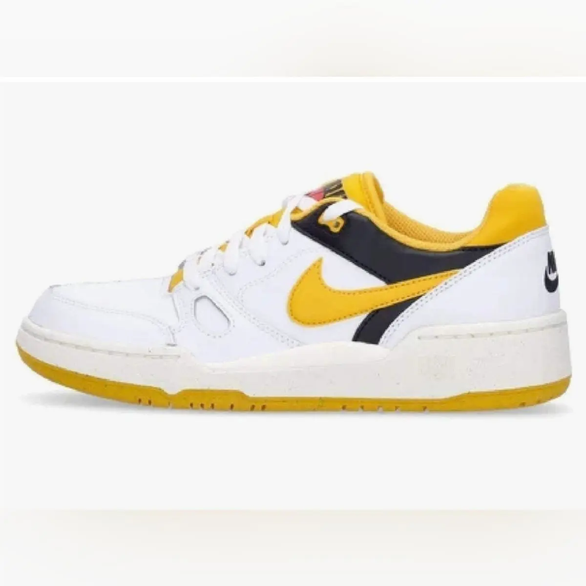 Nike shoes - Gold 1