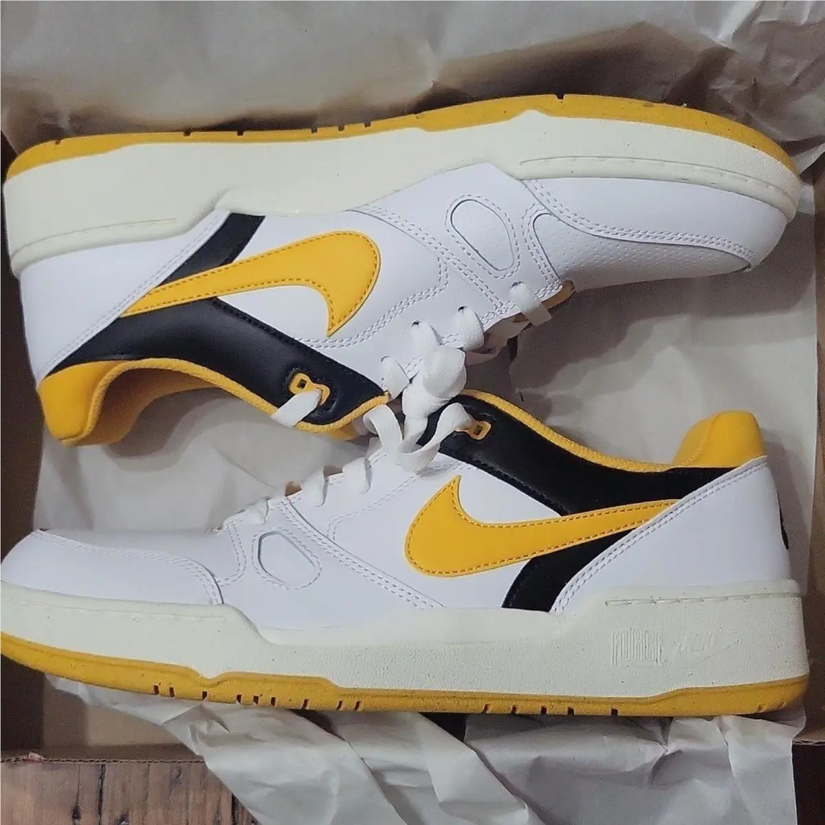 Nike shoes - Gold 3