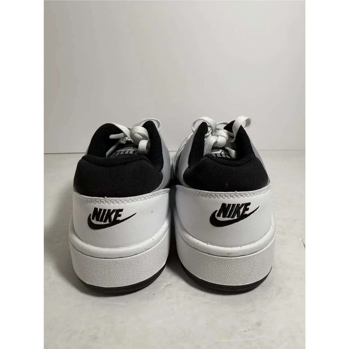 Nike shoes - White 3