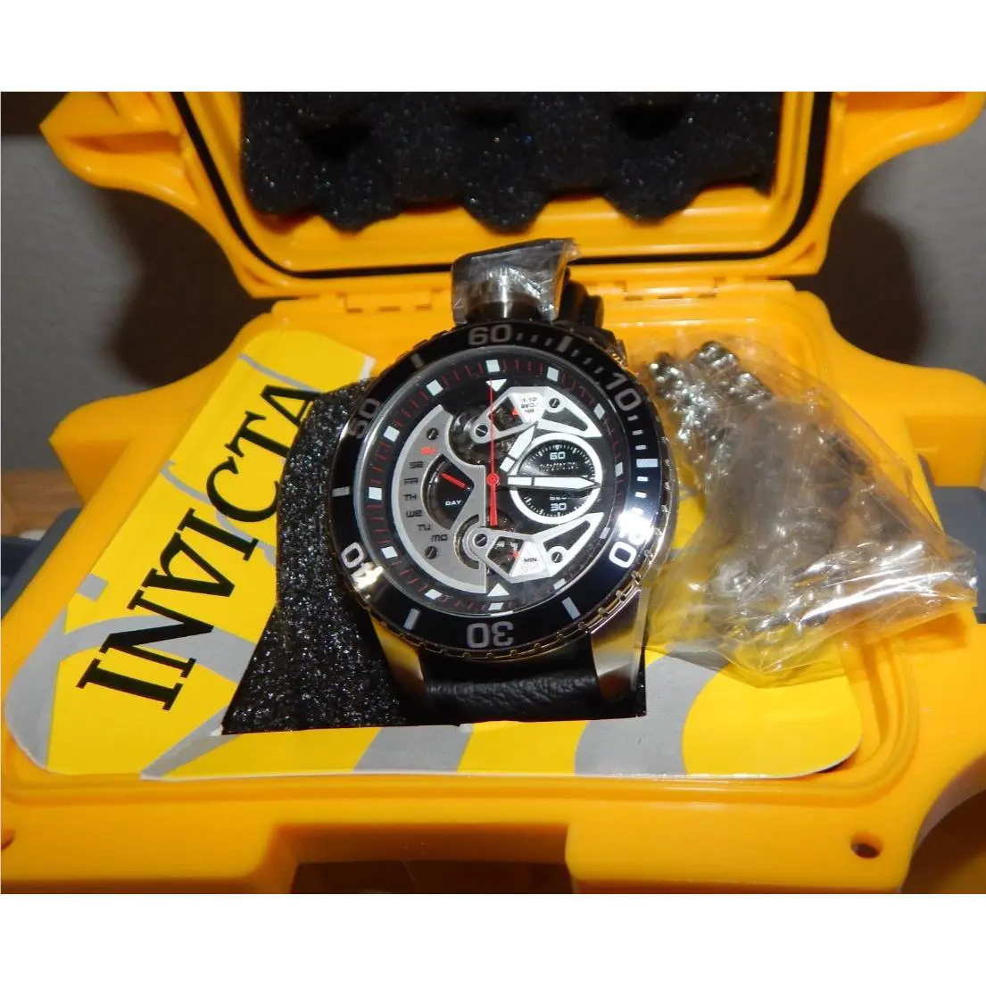 Invicta Pro Diver Chronograph Stainless Steel 49mm Watch 35437 Chain Case