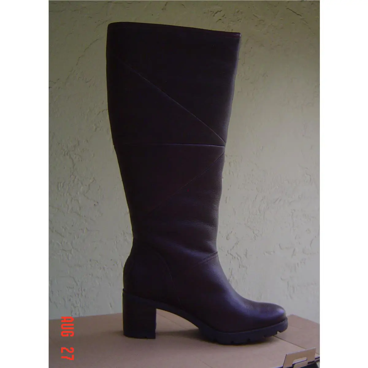 UGG shoes - Brown (UPC: 888855289562) 1