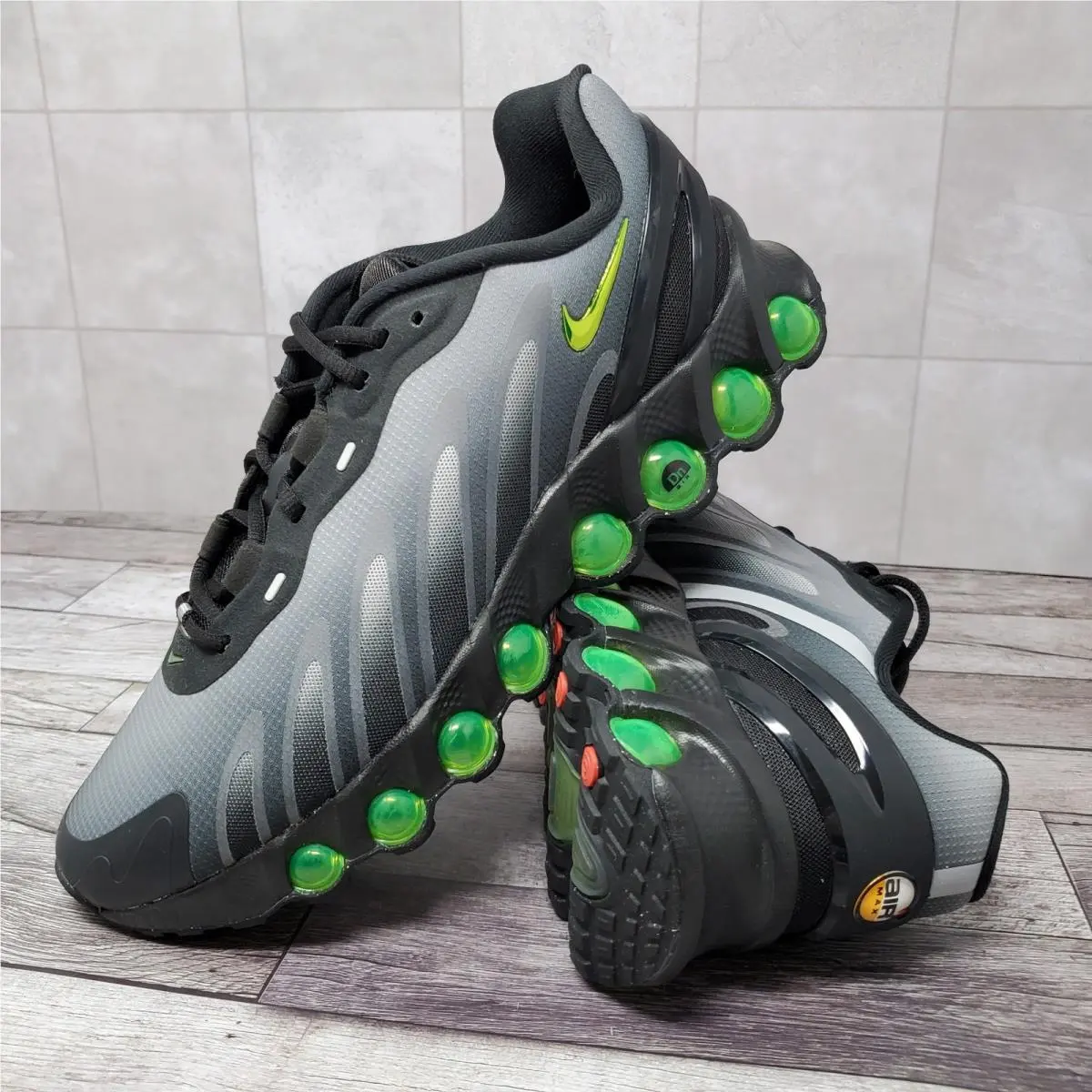 Nike Air Max DN8 Black Volt Smoke Grey FQ7860-003 Men`s Size 9.5