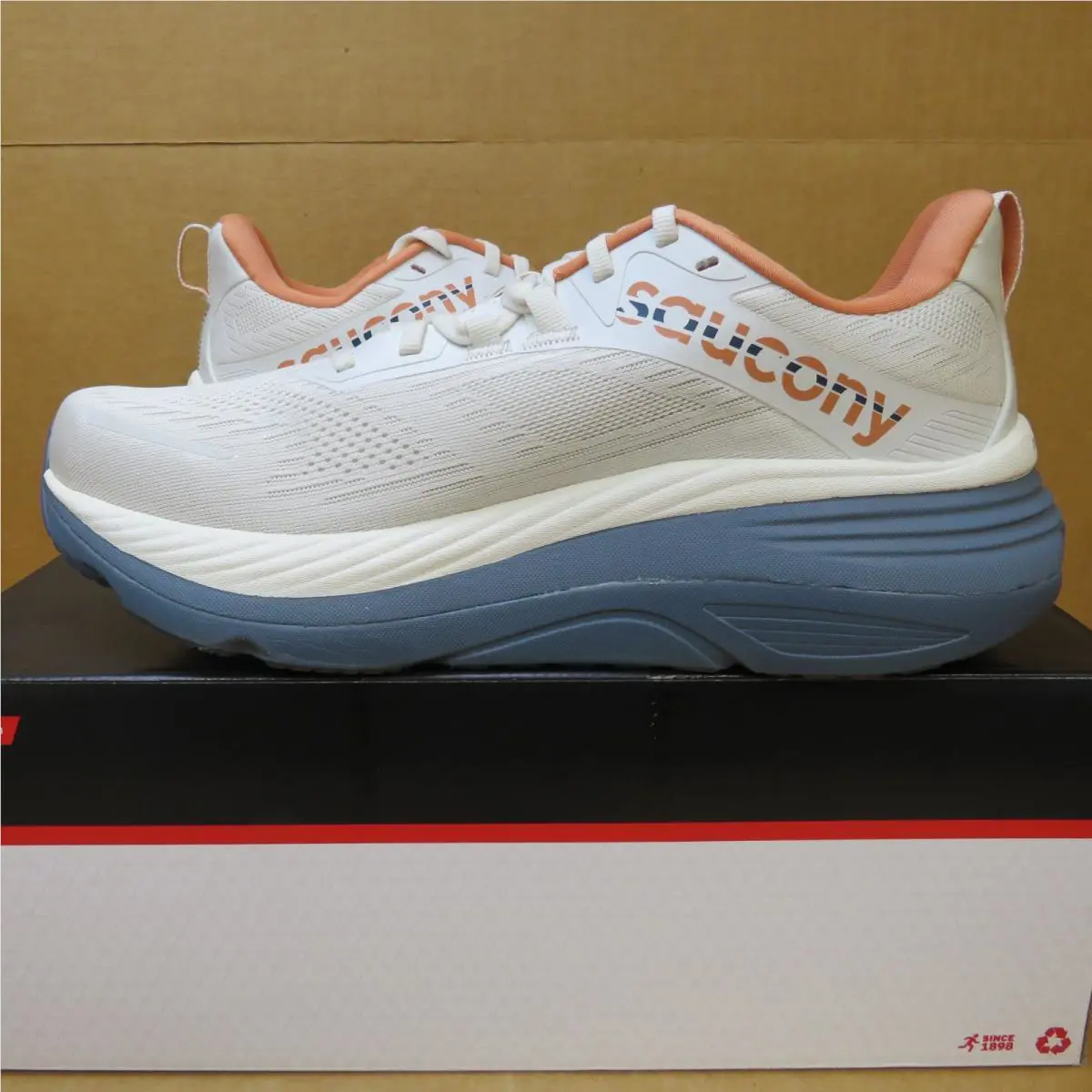 Saucony shoes - Hurricane v24 - Hurricane - Mostly White 8