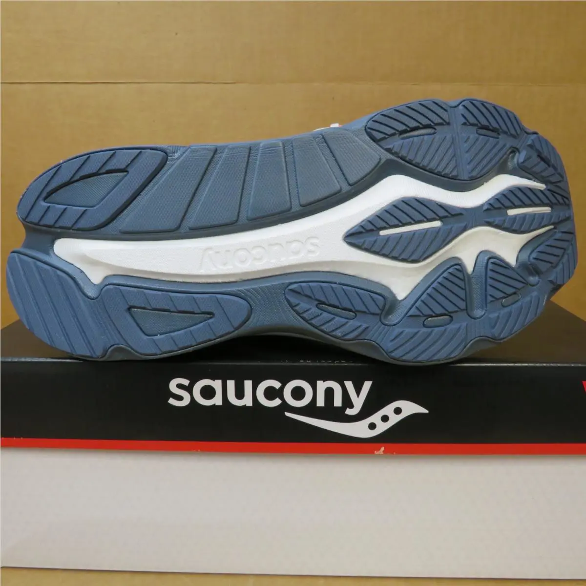 Saucony shoes - Hurricane v24 - Hurricane - Mostly White 12