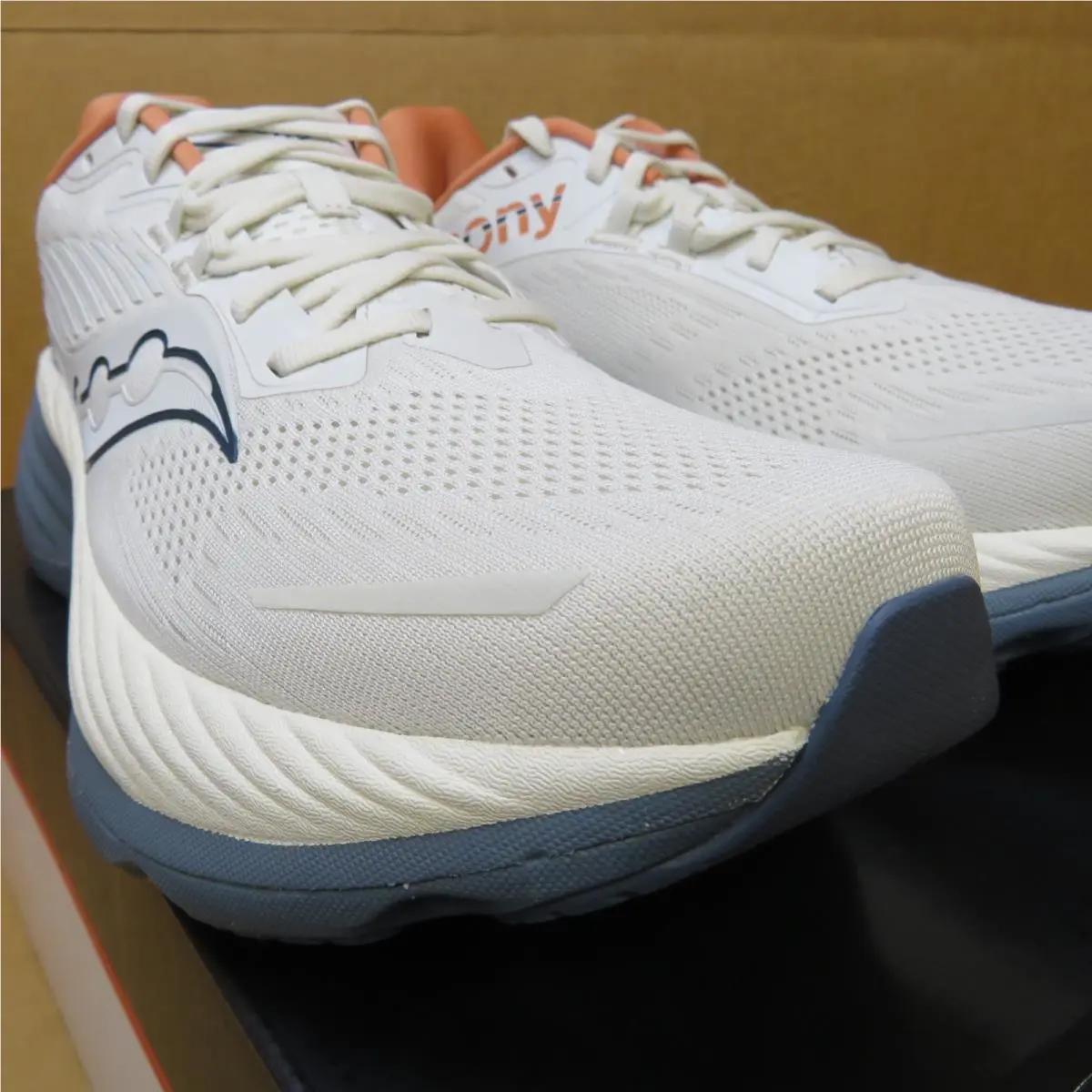Saucony shoes - Hurricane v24 - Hurricane - Mostly White 0
