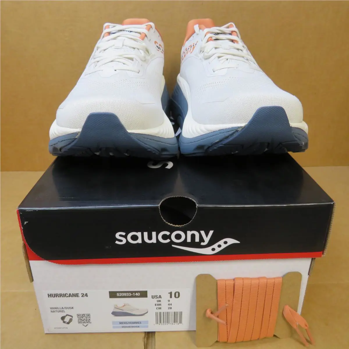 Saucony shoes - Hurricane v24 - Hurricane - Mostly White 1