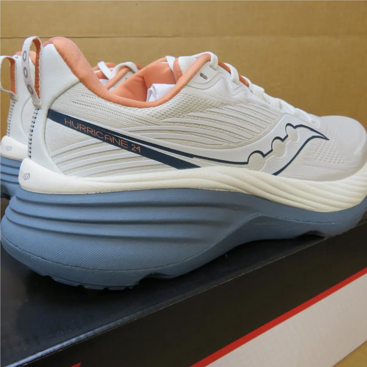 Saucony shoes - Hurricane v24 - Hurricane - Mostly White 6