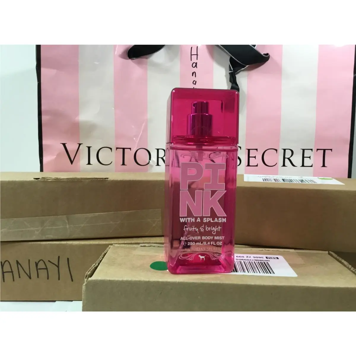 Victoria`s Secret Pink with A Splash Fruity Bright Body Mist 8.4oz V002