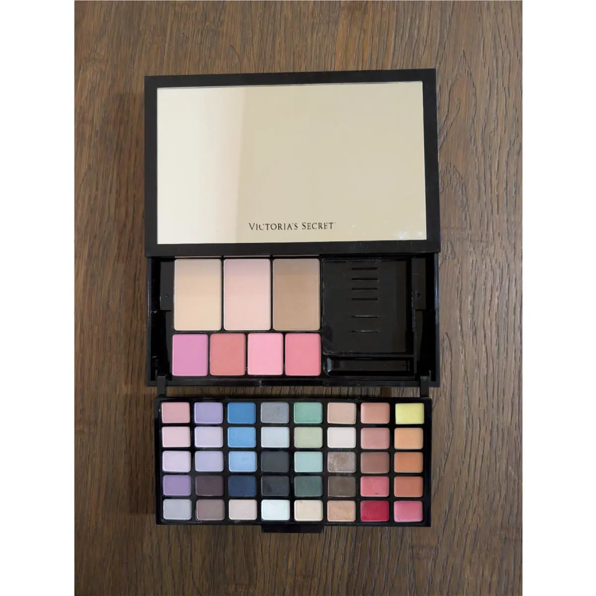 Victoria`s Secret Hello Bombshell Makeup Kit - 72%