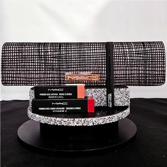 Mac 4 pc Gift Set Fashion Sweetie Mull IT Over Lip Prmer + Glitter Clutch by MAC Cosmetics
