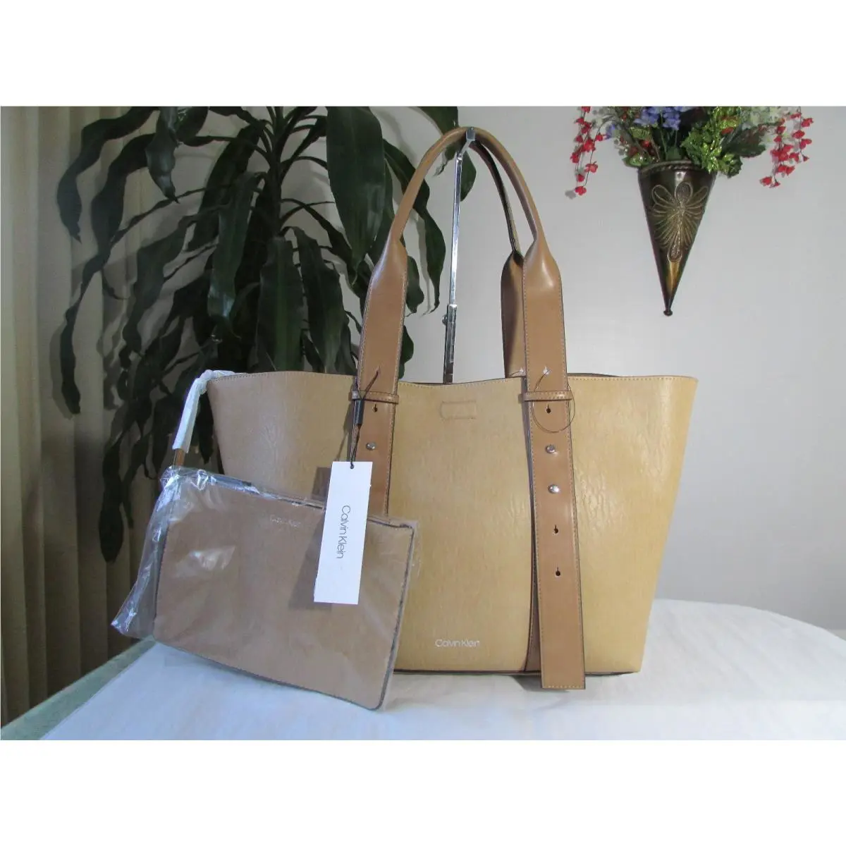 Calvin Klein Jane Pvc Bubble Lamb Belted East/west Large Tote Cashew