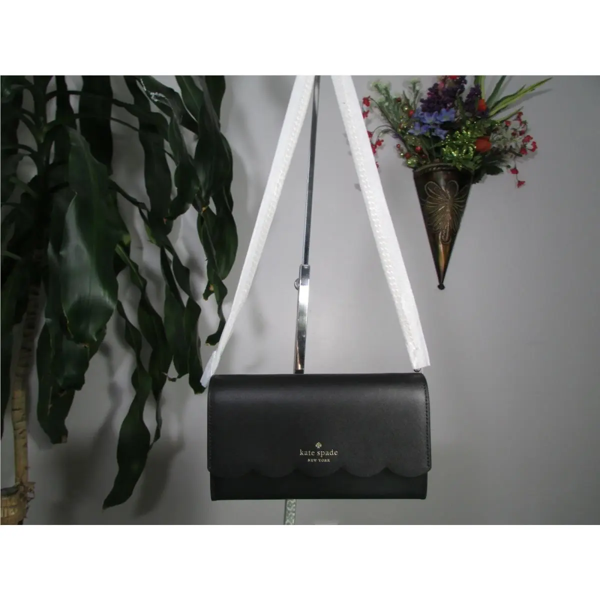 Kate Spade Smooth Leather Gemma Wallet on a Cha