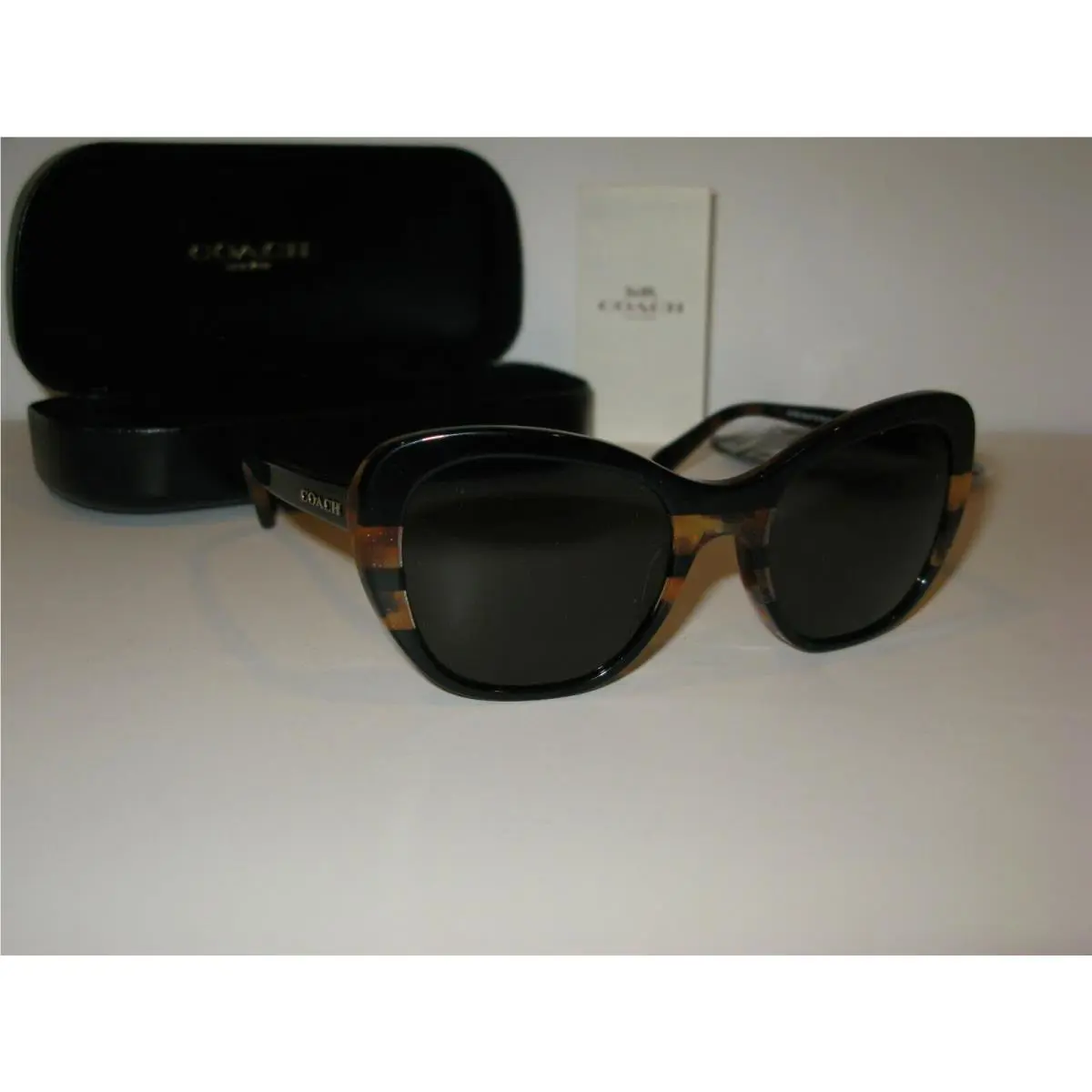 Coach Women`s Sunglasses with Case and Cloth. HC8204 L1631