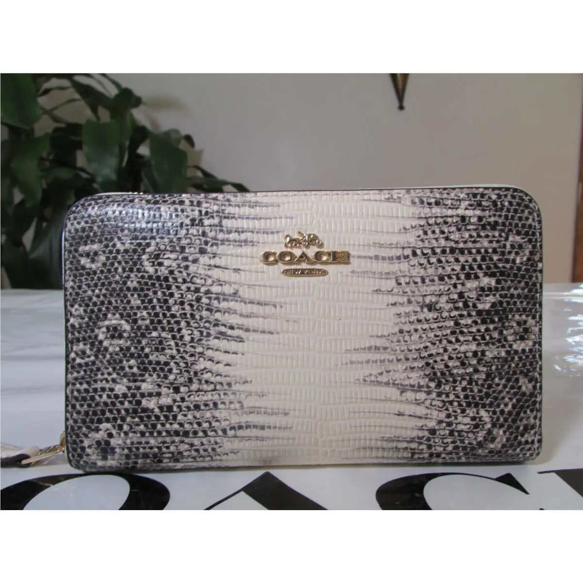 Coach Embossed Leather Medium Id Zip Wallet CS591 Natural