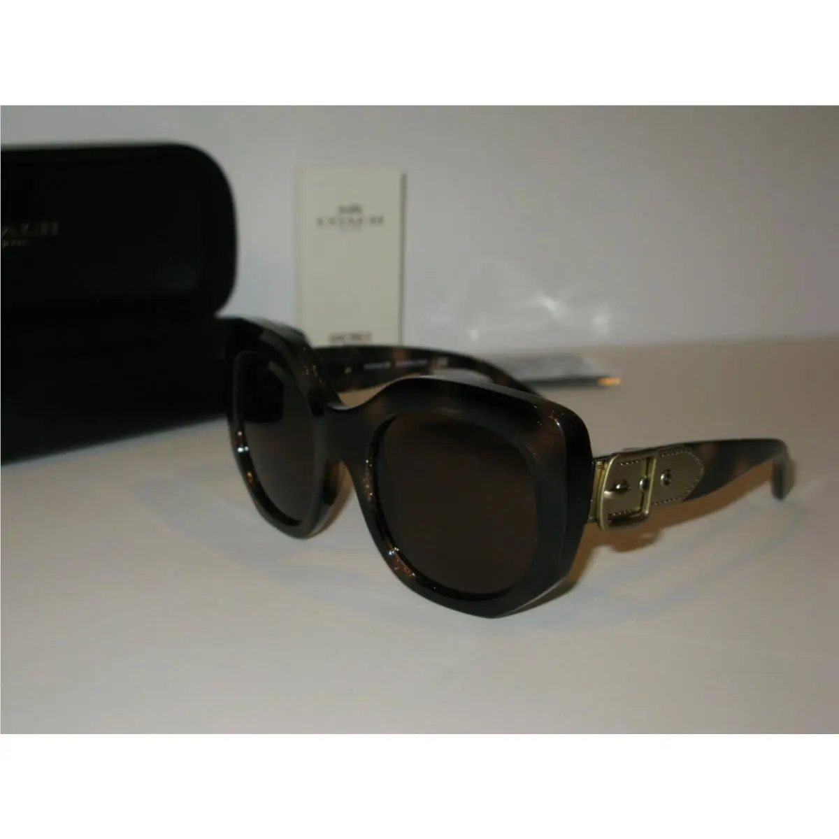 Coach Women`s Sunglasses with Case and Cloth. HC8228 L1003