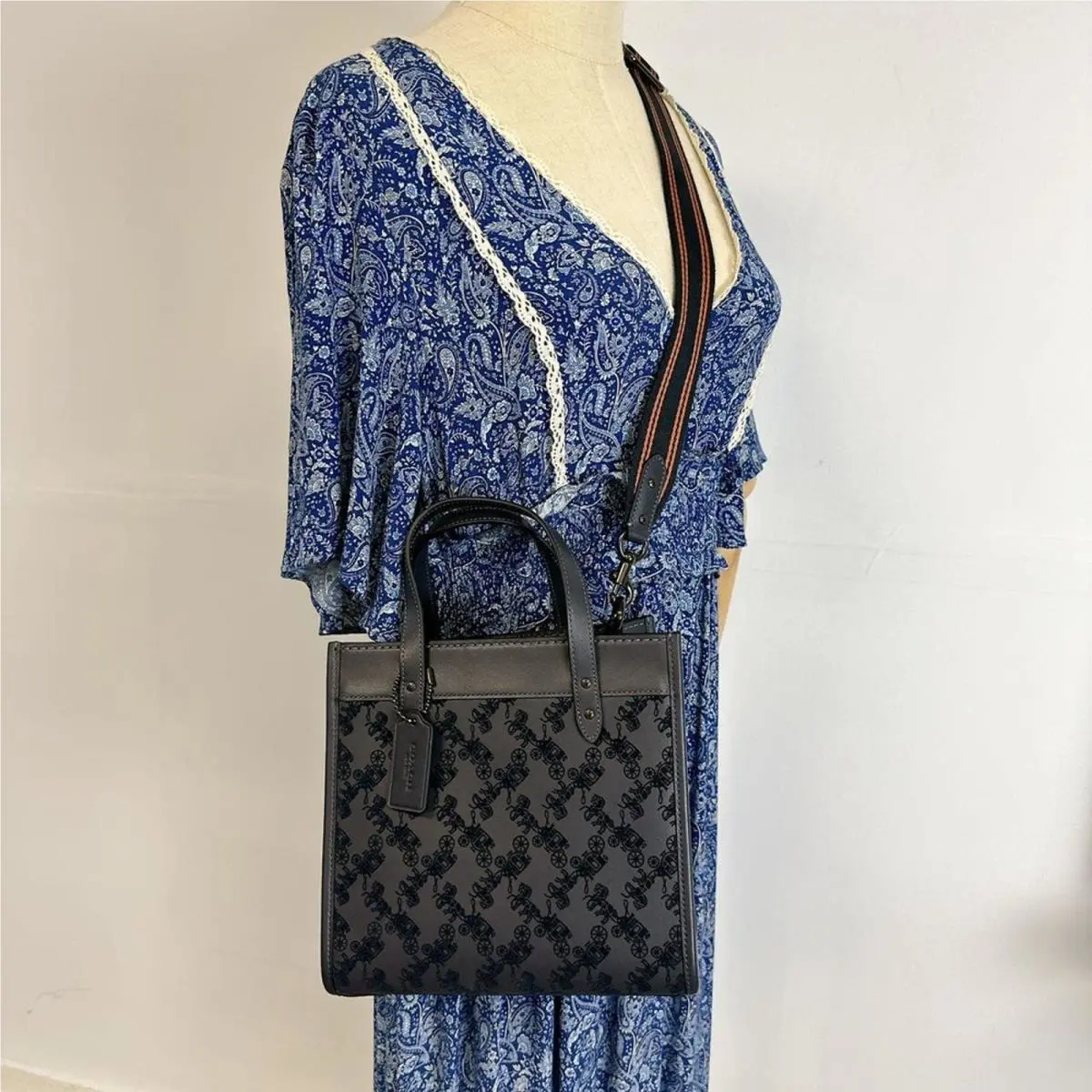 Coach CD750 Field Tote 22 with Horse and Carriage IN Midnight Navy
