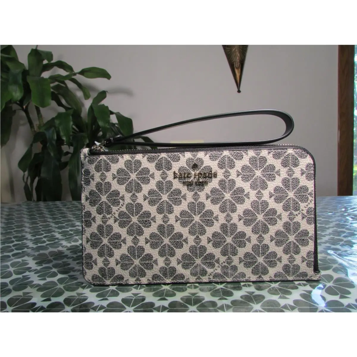 Kate Spade Pvc Lucy Spade Flower Medium L-zip Wristlet KG487 Black Multi