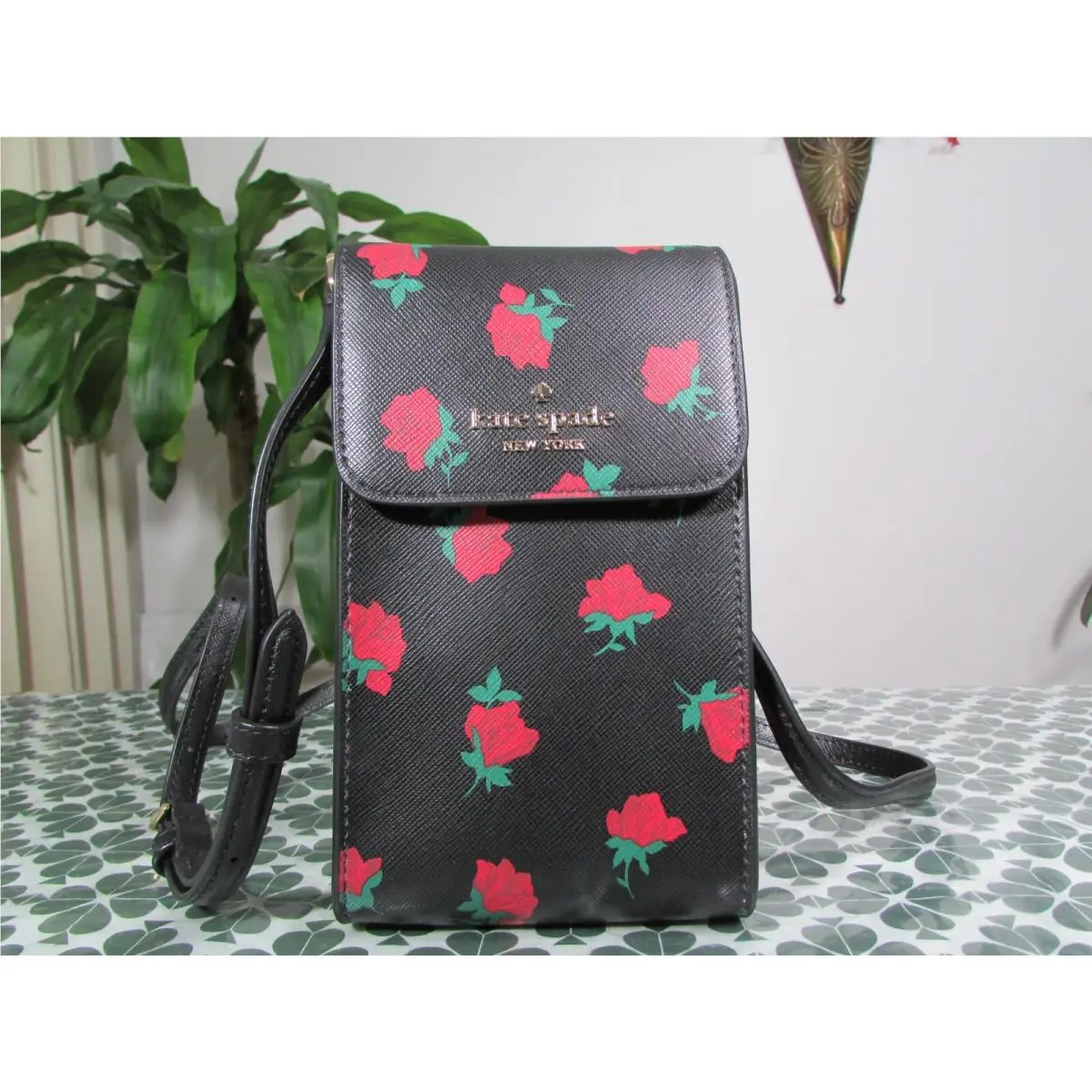 Kate Spade Saffiano Ditsy Rose Toss NS Phone Crossbody KE641 Black Multi