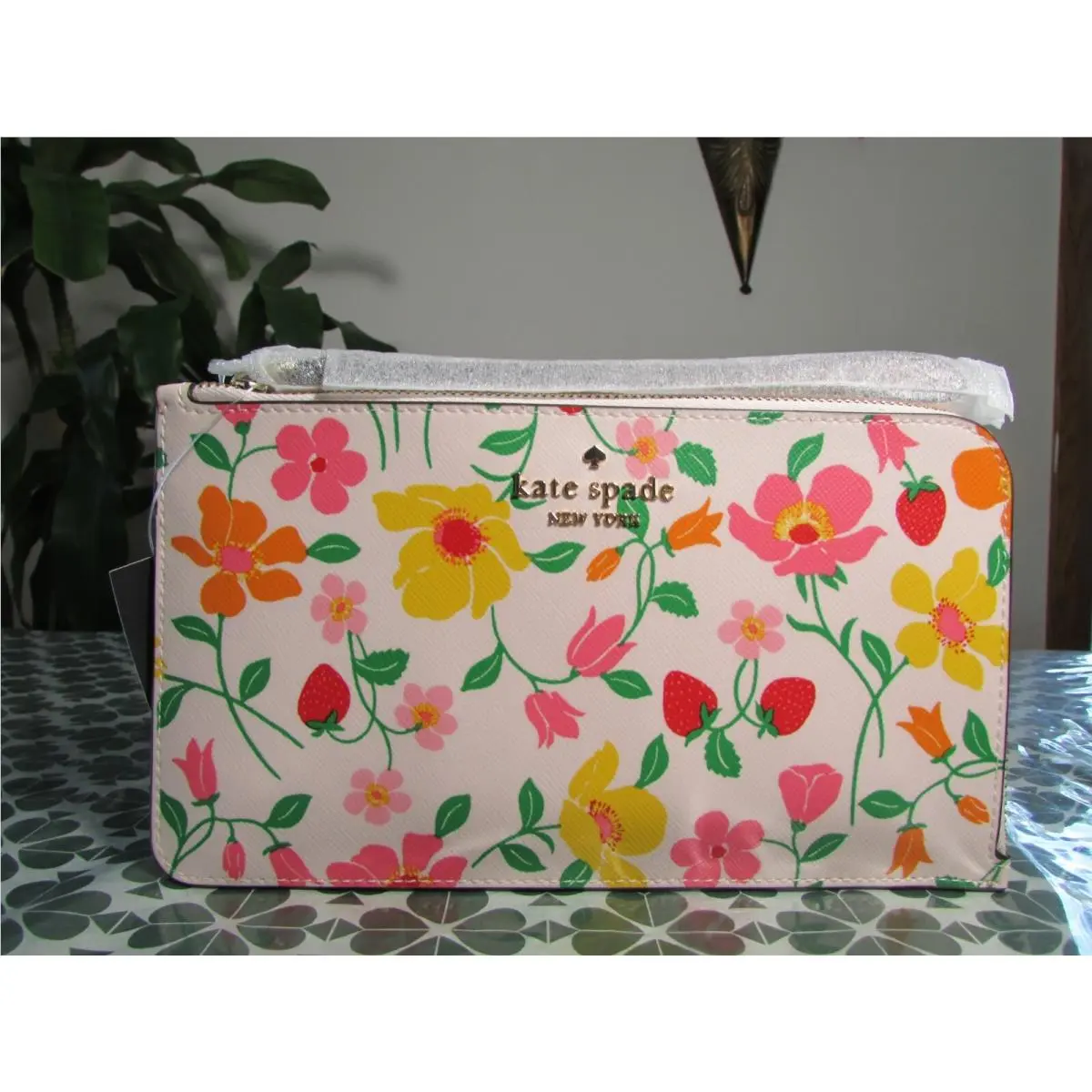 Kate Spade Pvc Lucy Strawberry Garden Medium L-zip Wristlet Pink Multi KG608