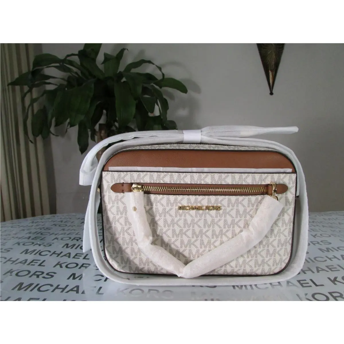 Jet Set Item Leather or Pvc LG EW Chain Crossbody Bag PVC Vanilla by Michael Kors