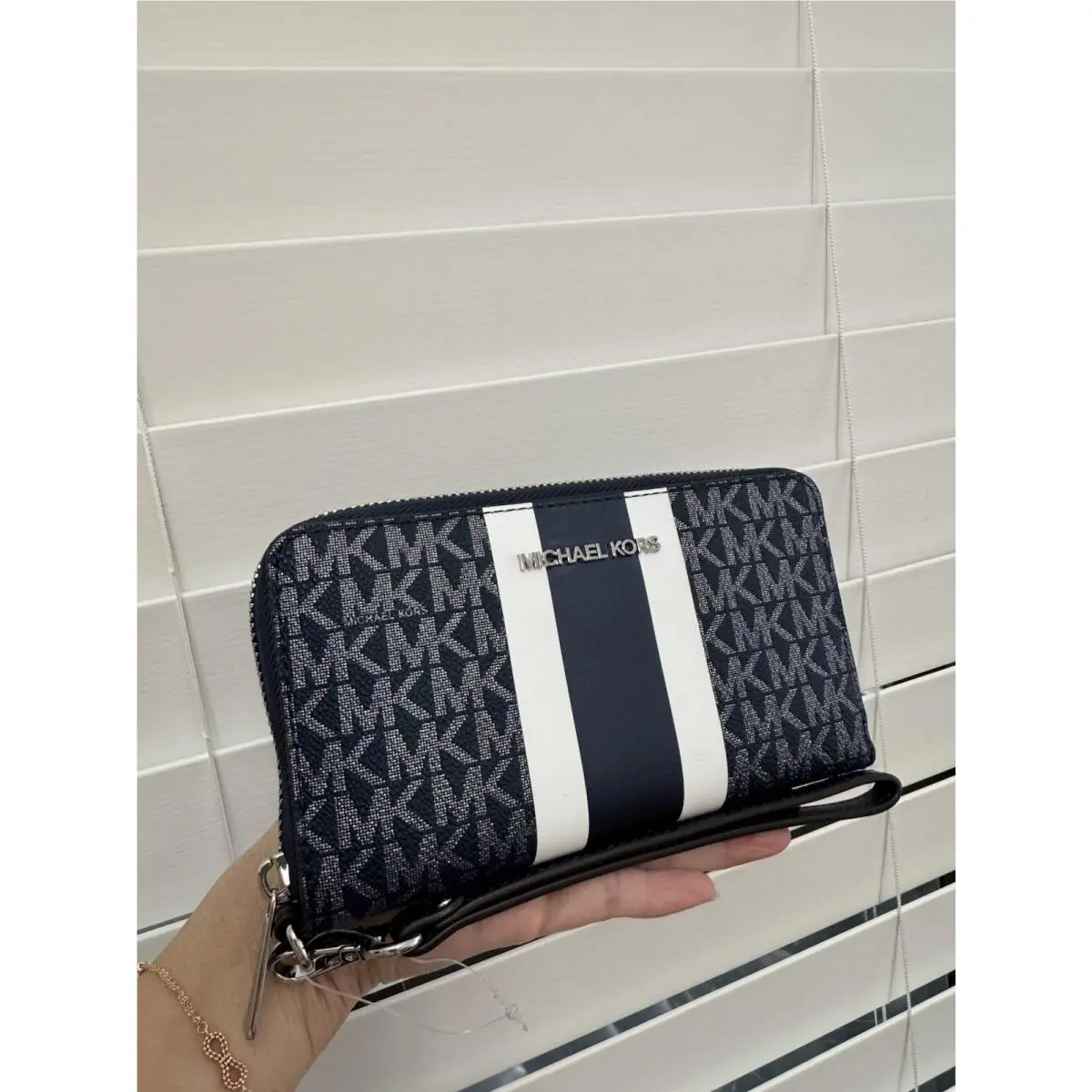 Michael Kors Lady Zip Around Phone Holder Wristlet MK Signature Flat Wallet Navy