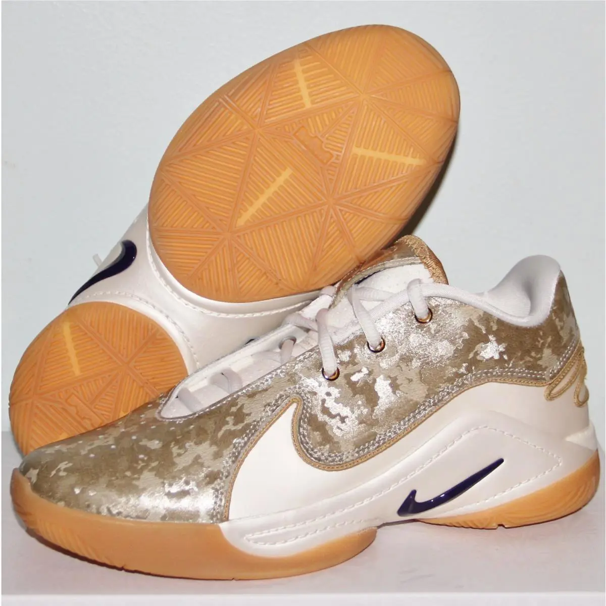 Nike shoes - Nike LeBron 22 GS - LeBron - Gold 5