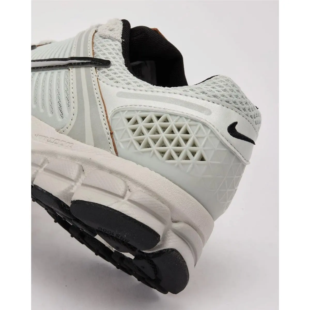Nike shoes - Nike Air Zoom Vomero 5 - FN6742-001 - Silver 8