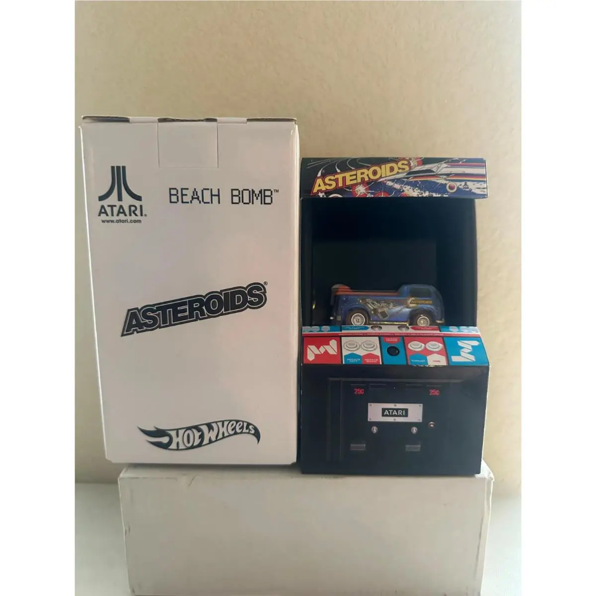 Hot Wheels Atari Asteroids Beach Bomb Pickup Vehicle 2013 Mattel H3