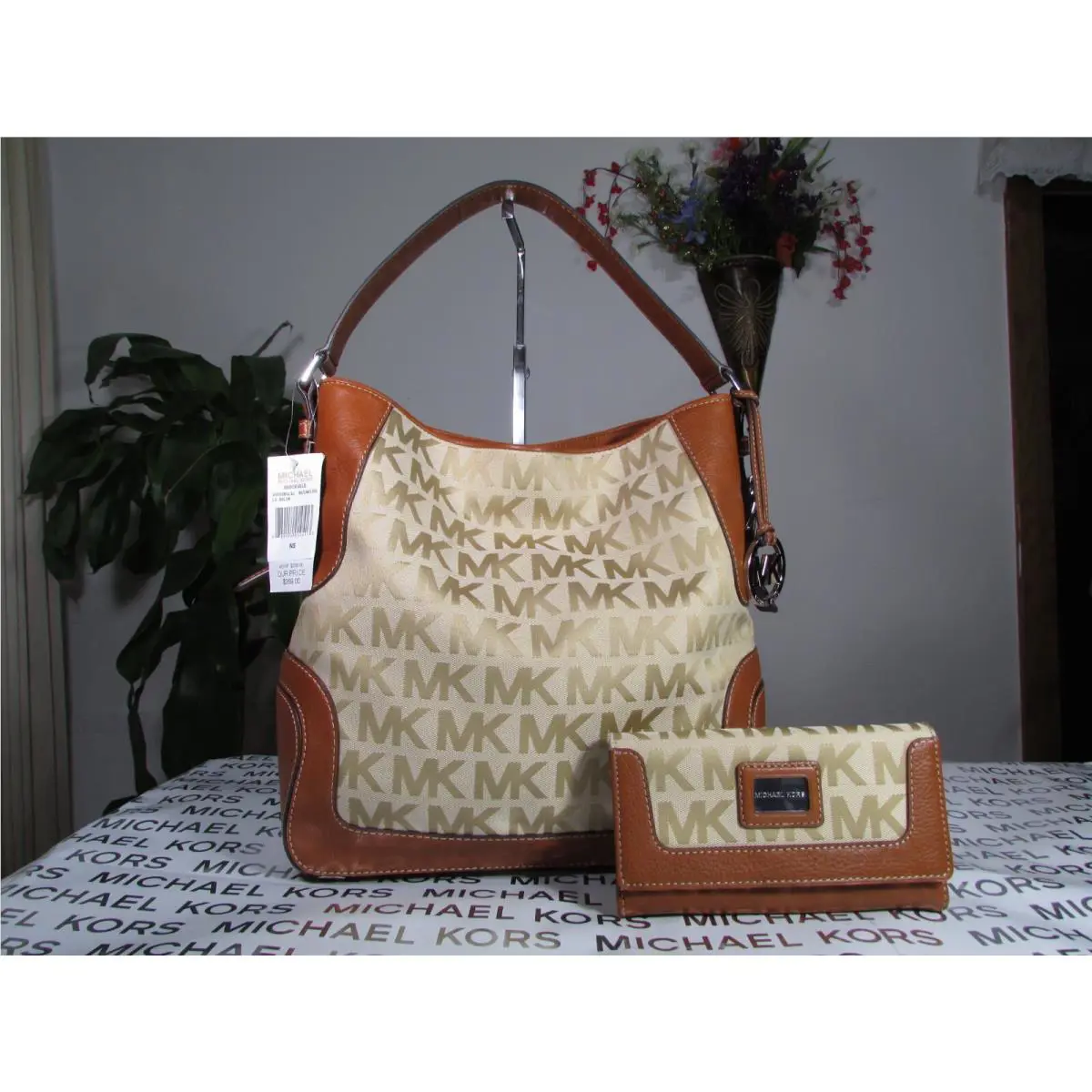 Michael Kors Brookville Large Shoulder Bag Wallet Beige/camel