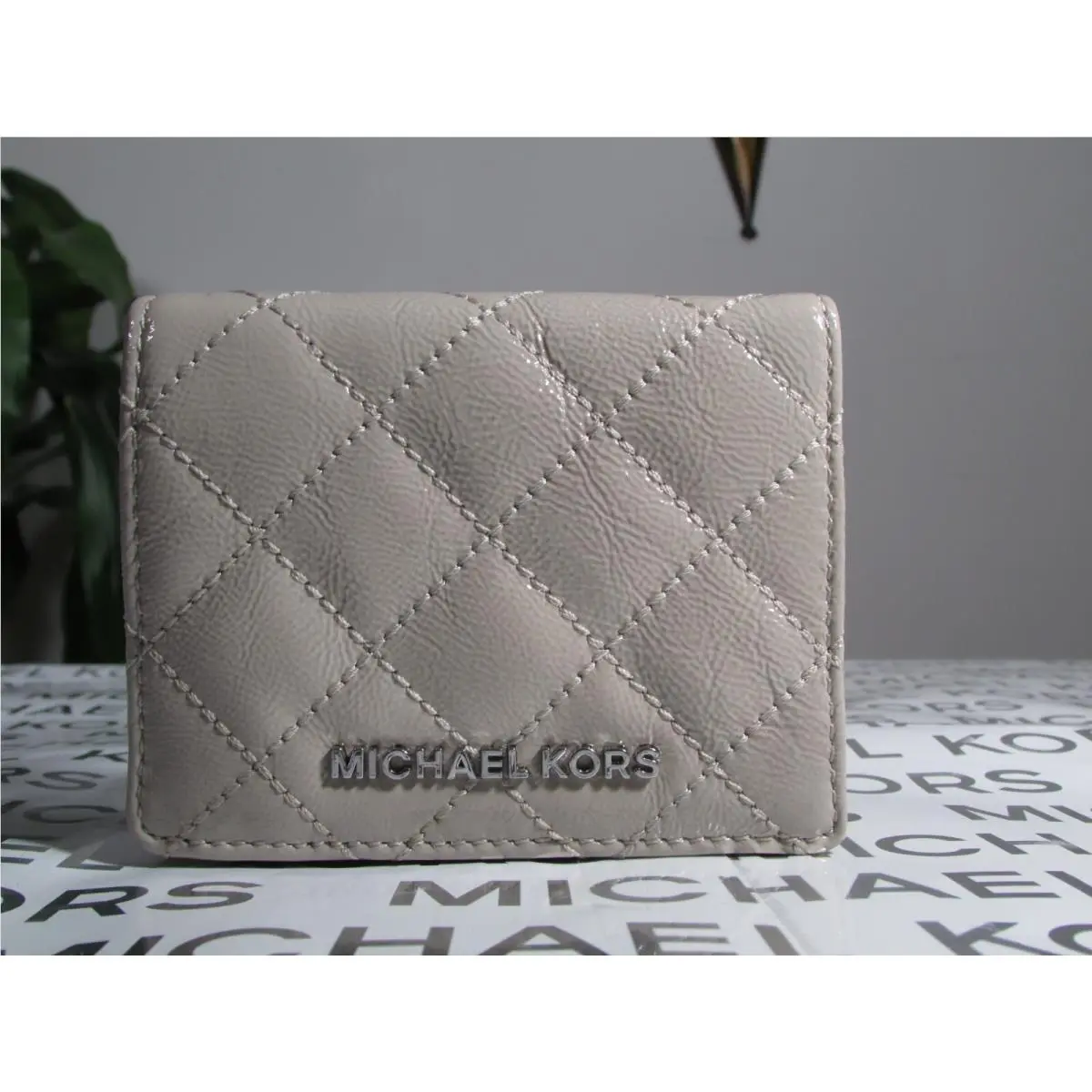 Michael Kors Patent Jet Set Travel Flap Card Billfold Wallet Cement