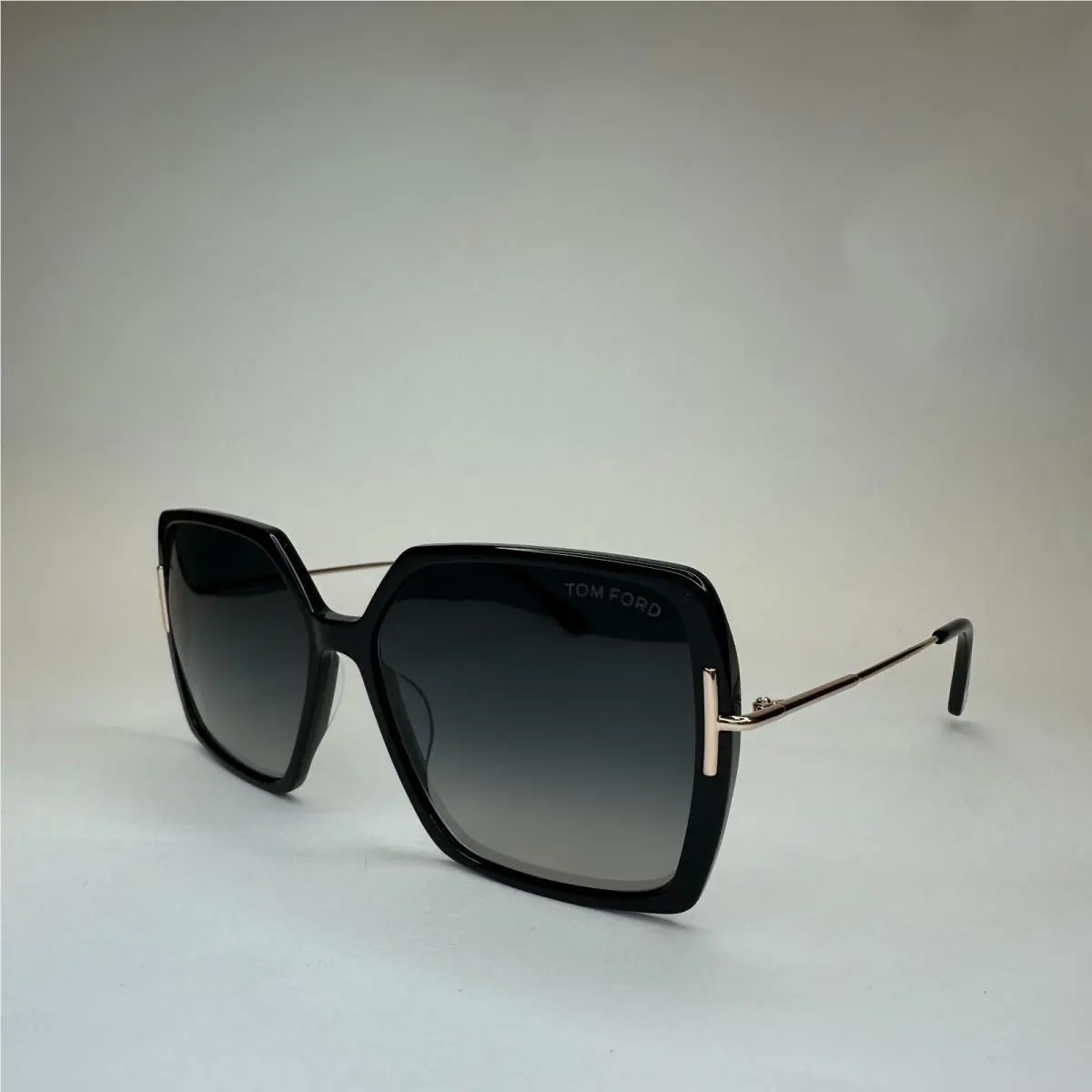 Tom Ford TF 1039 Joanna 01B Black w/ Grey Gradient Lenses