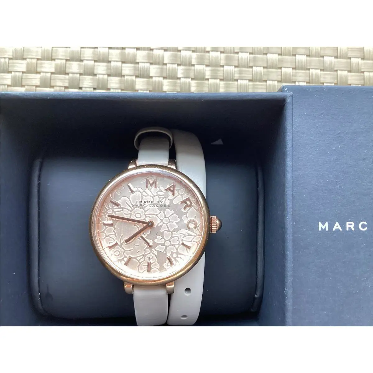 Marc Jacobs Sally Grey Double Wrap Band Watch MJ1418 Battery
