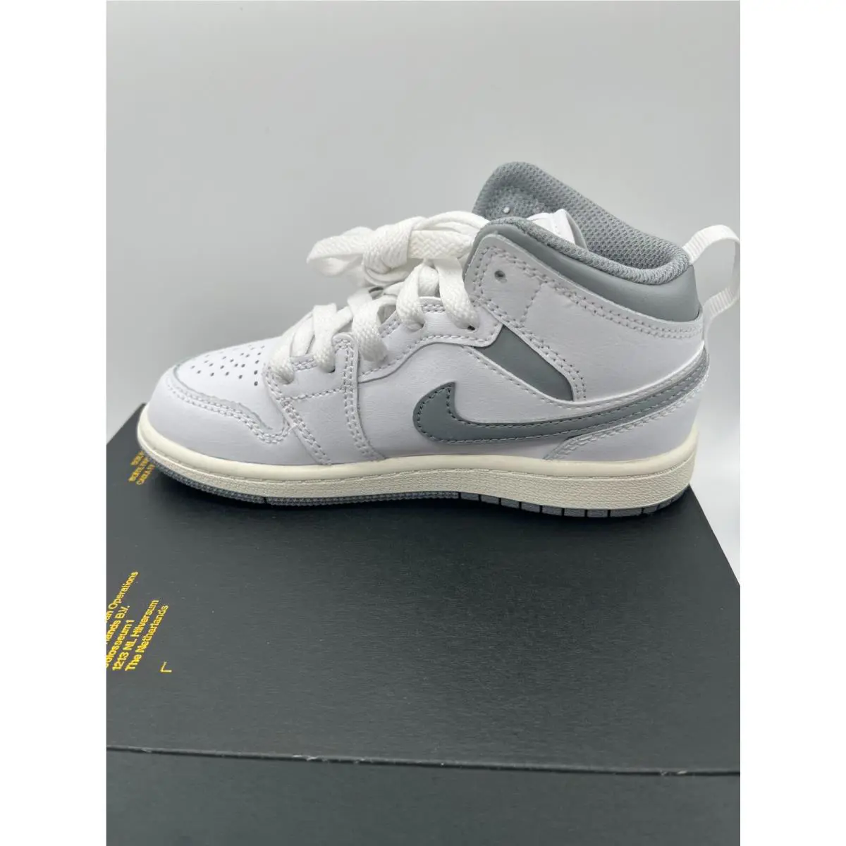 Nike shoes - Air Jordan 1 Mid - Air Mid - White 4
