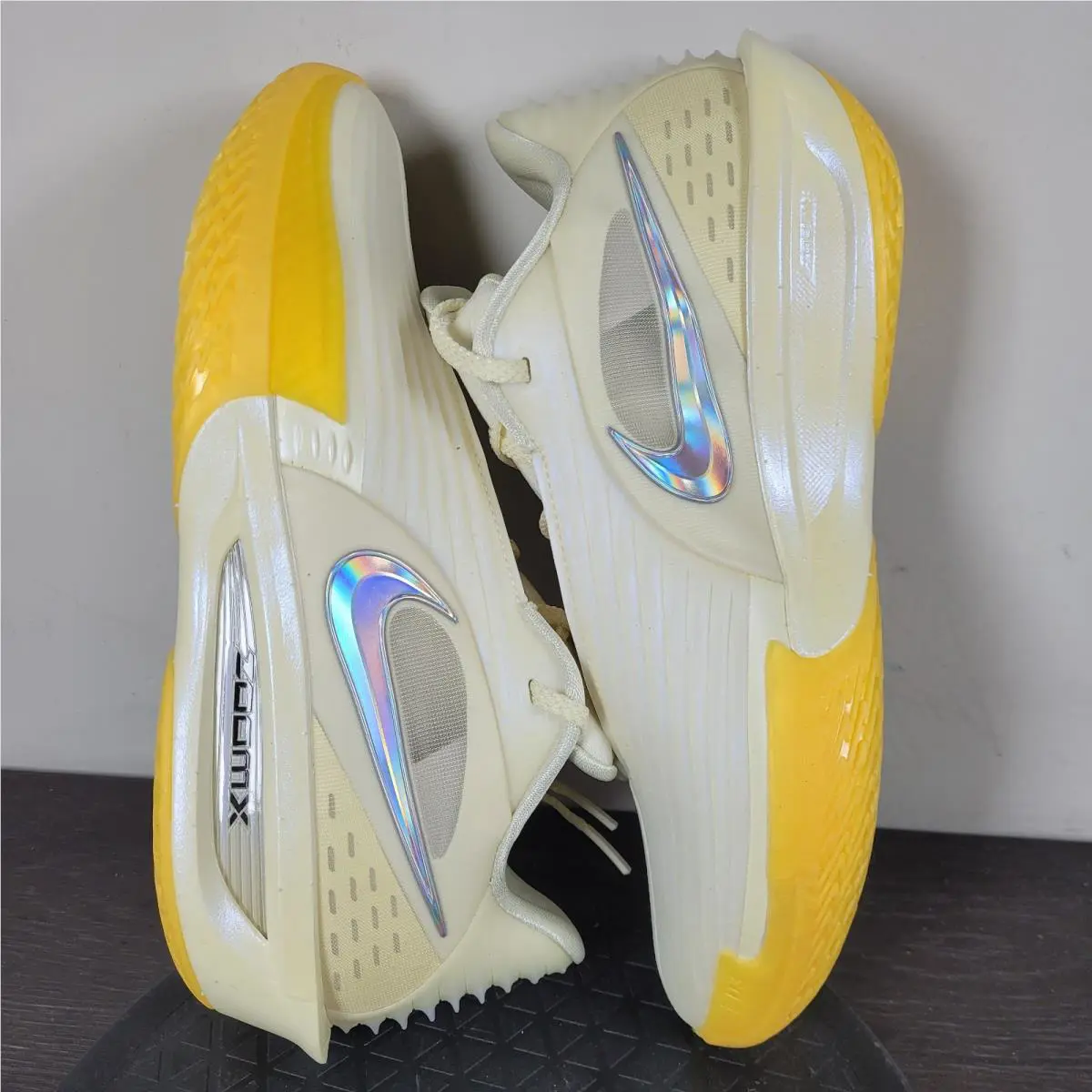 Nike shoes - Nike G.T. Cut 3 Turbo - II3704-100 - Yellow 2